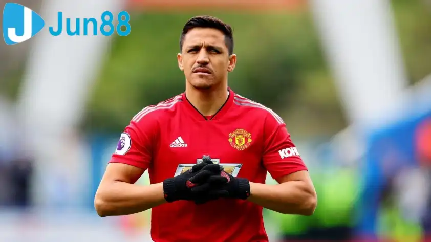 Alexis Sanchez có thể tái xuất Old Trafford vào giữa mùa giải này trong một trận giao hữu (Ảnh: SkySport).