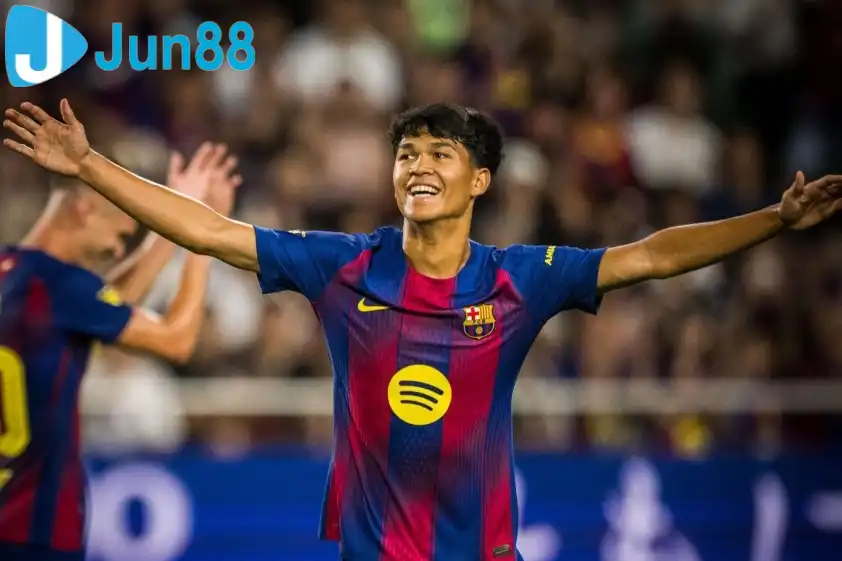 Cầu thủ gốc Philippines ghi bàn trong màu áo của Barca. Ảnh: CLB